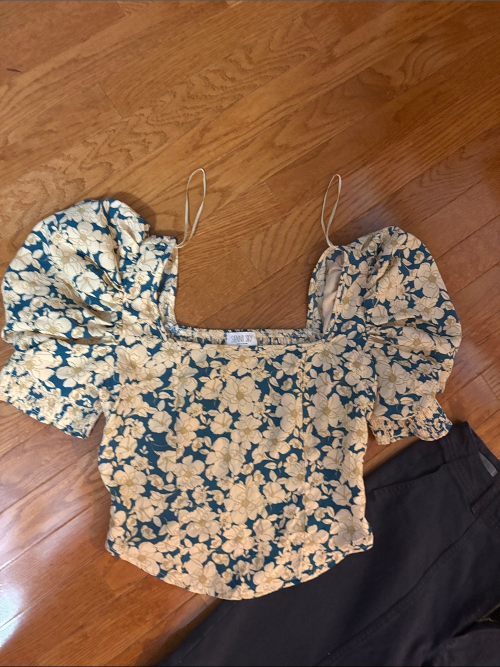 Floral Puff-Sleeve Crop Top - Blue & Cream size medium
